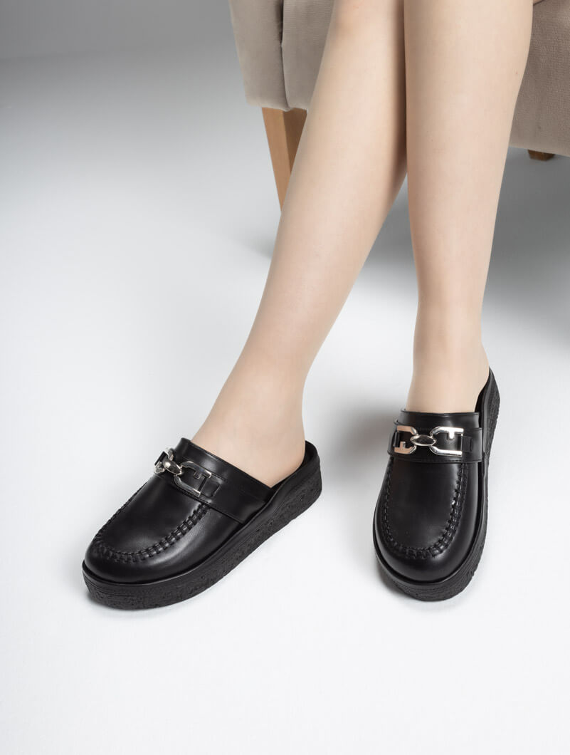 Mules à détails en métal